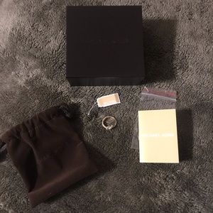 • Michael Kors Knot Ring •